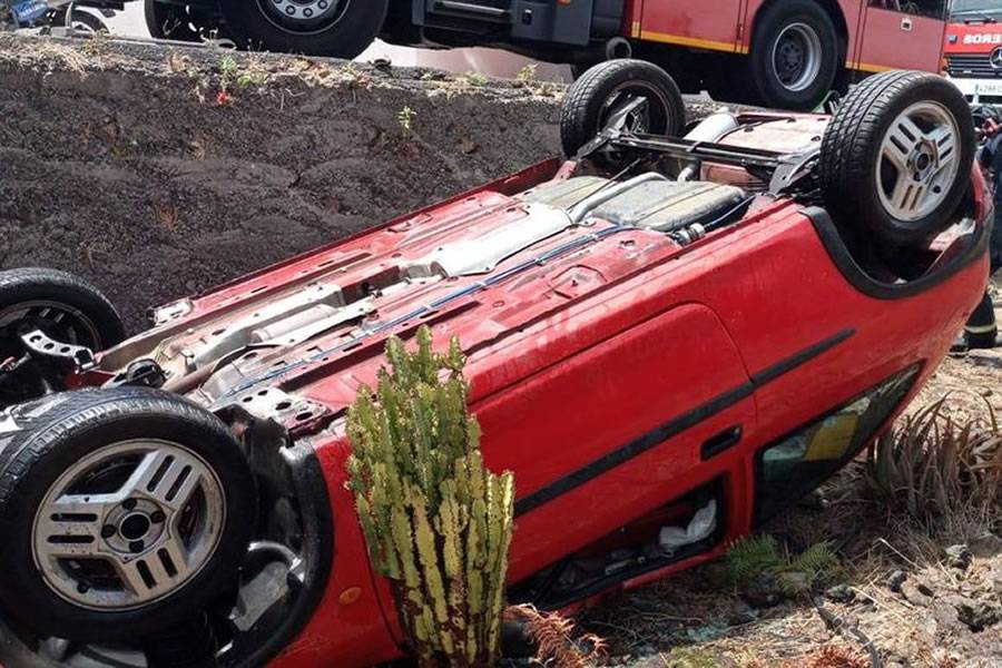 84-year-old man injured after rolling his car in Tenerife