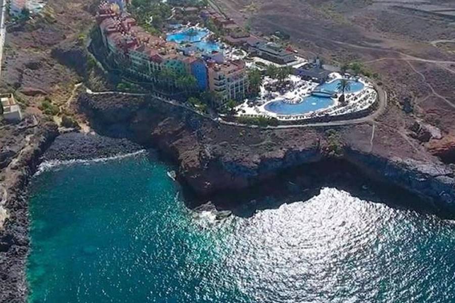 40-year-old man seriously injured after falling off a cliff in Costa Adeje