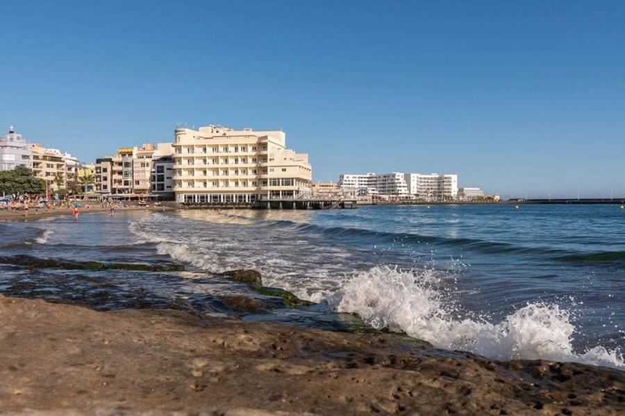 El Medano beaches reopened as the levels of E.coli in the water have dropped