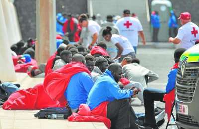 22 occupants of a boat are hospitalised in Tenerife for heat exhaustion and dehydration