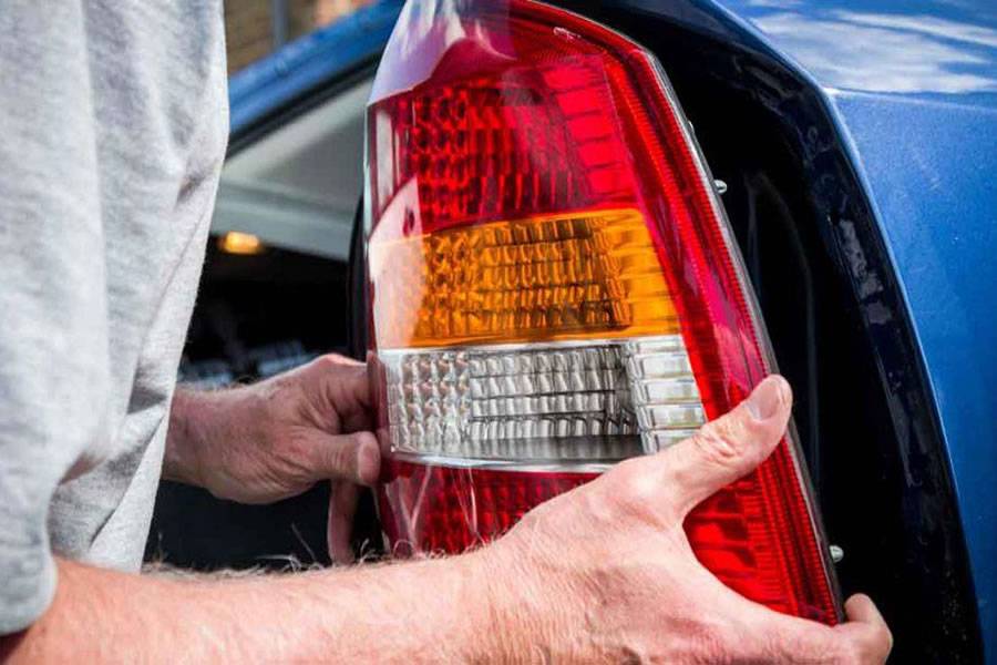 Exploring the Canary Islands by car: The importance of tail light maintenance