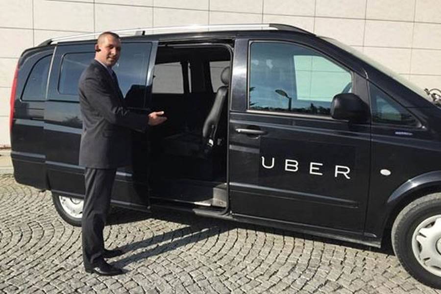 Uber expands its services in Tenerife with minibuses for 6 and 9 people