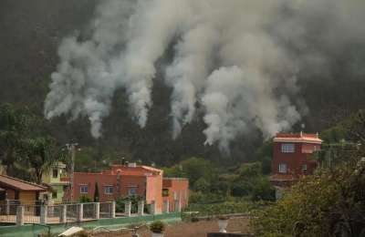 FRIDAY PM: The fire now covers 5,000 hectares even though today was a better day