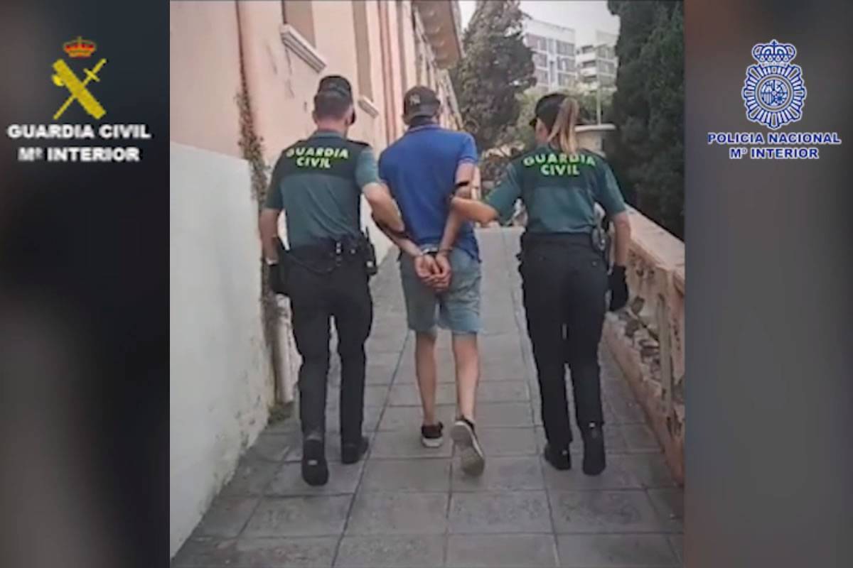 VIDEO: Two people caught burgling a house in Tenerife that was empty because of the fire VIDEO: Two people caught burgling a house in Tenerife that was empty because of the fire