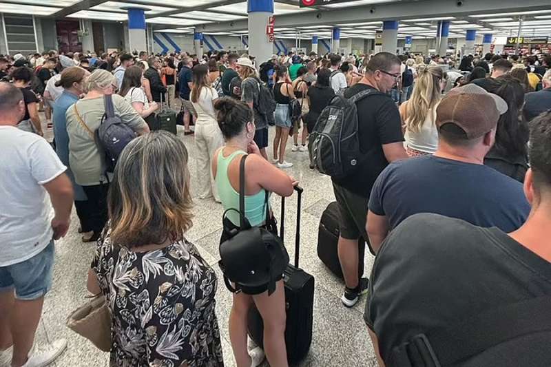 UK air traffic control latest: 'Significant' disruption and more delays expected today