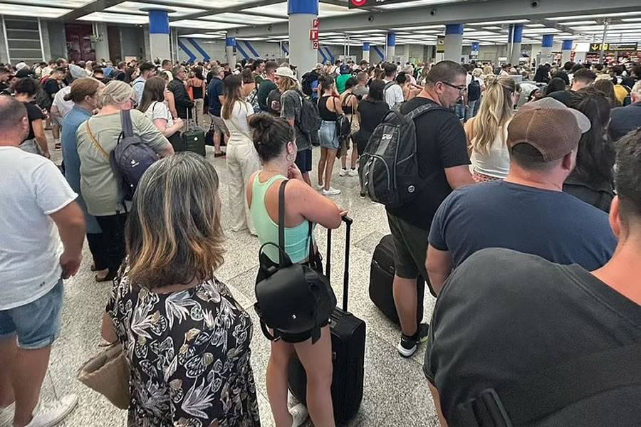 UK air traffic control latest: 'Significant' disruption and more delays expected today