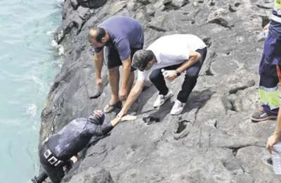 Santiago del Teide begins to repair the sewage pipe broken by the tide