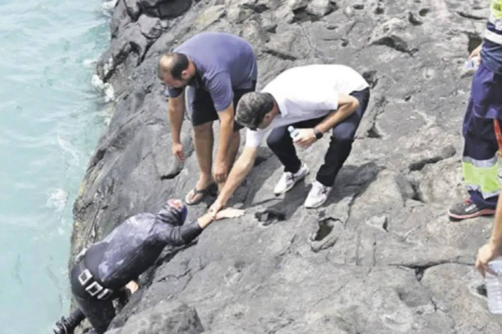 Santiago del Teide begins to repair the sewage pipe broken by the tide
