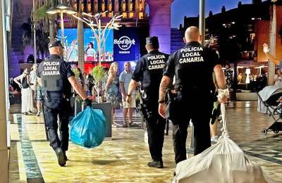 Local Police take action against illegal street vendors in Las Americas
