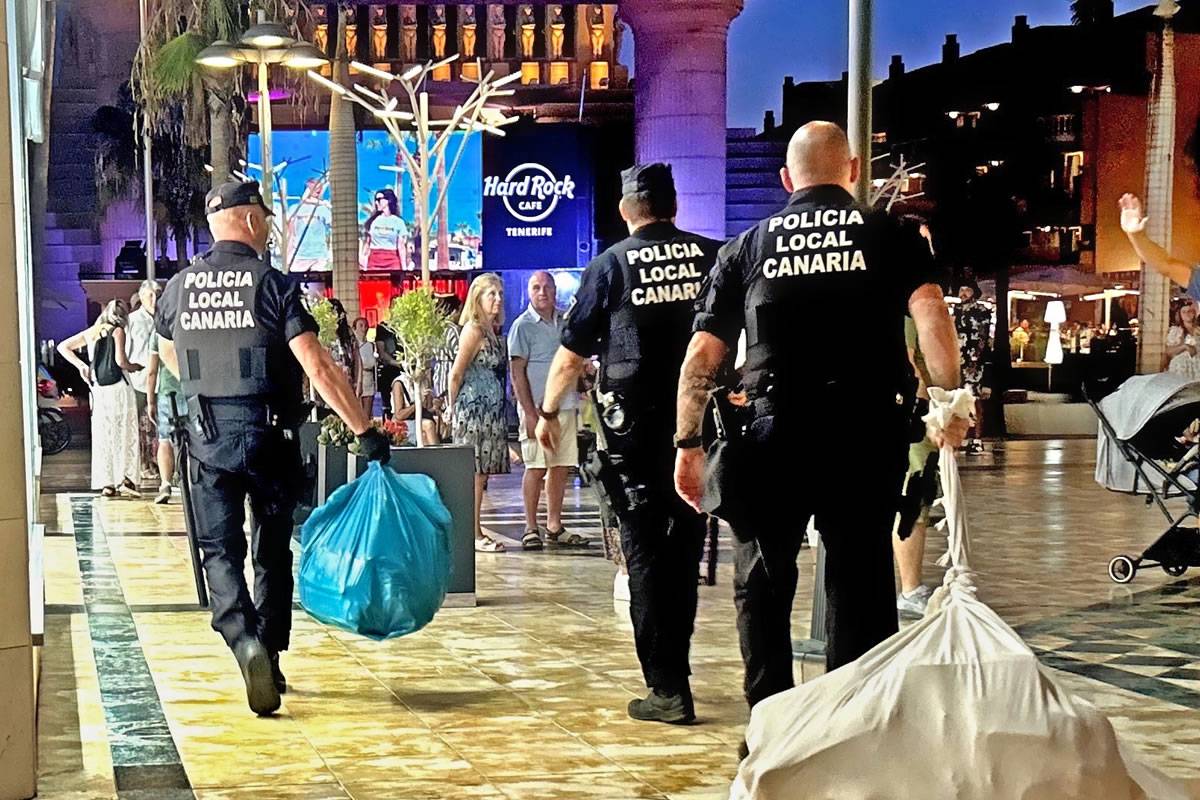 Local Police take action against illegal street vendors in Las Americas