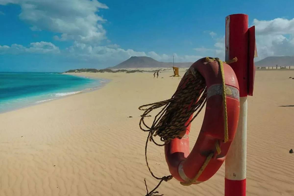A 68-year-old man dies from drowning in Corralejo