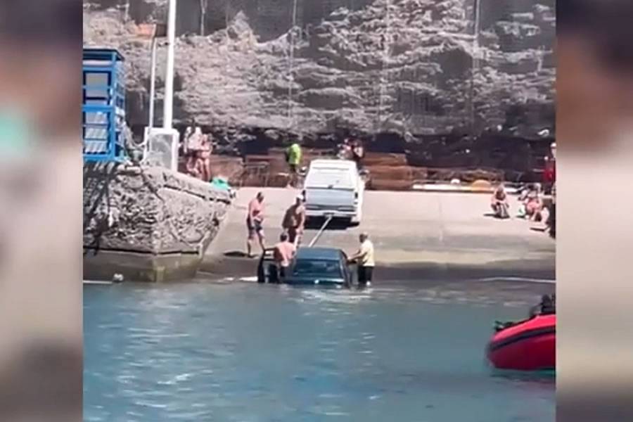 Car is dragged into the sea whilst trying to get a boat into the water