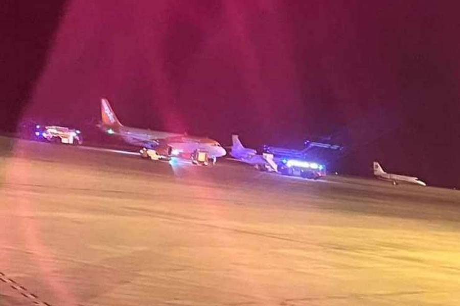 Emergency landing at Tenerife South airport for easyJet flight 