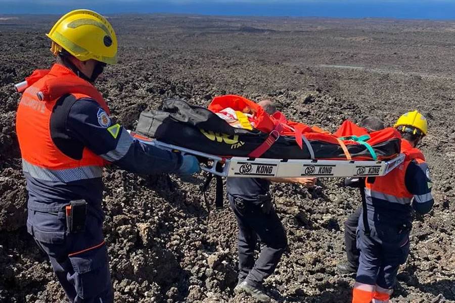 A female hiker with heatstroke is rescued from Caldera Blanca
