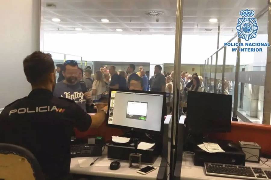 Alleged police fraud jeopardizes entry of British tourists at Lanzarote Airport