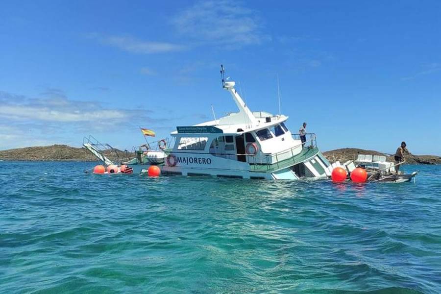 A ‘water taxi’ taking holidaymakers from Corralejo to Isla de Lobos sinks