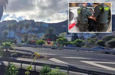Tourist armed with a knife throws rocks at passing cars in Costa Ayala