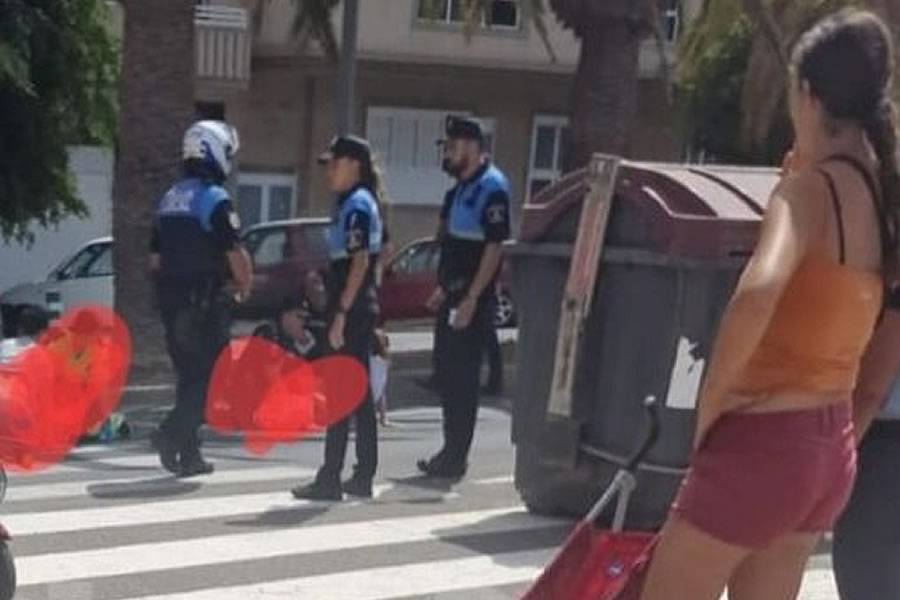 A motorcyclist runs over and injures two children in Fuerteventura