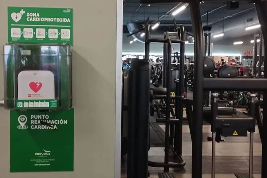Staff at a gym in Tenerife save man's life after a heart attack while training
