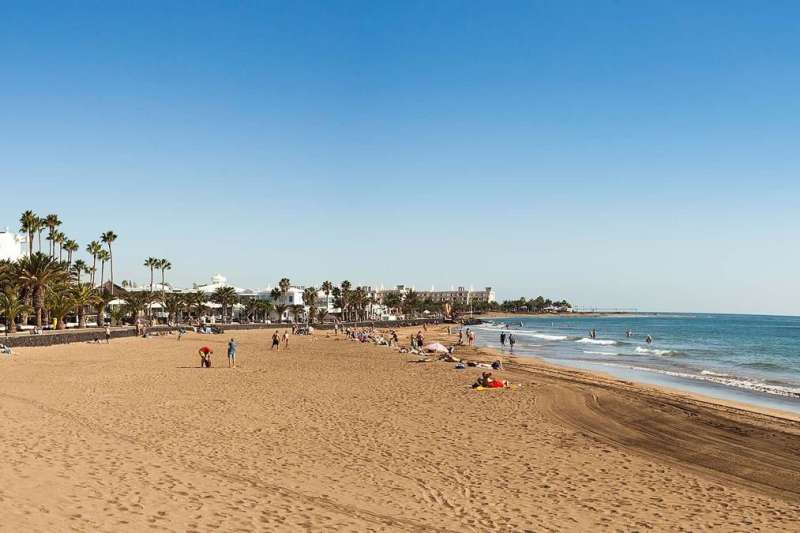 Woman dies after collapsing in the waters off Los Pocillos Beach