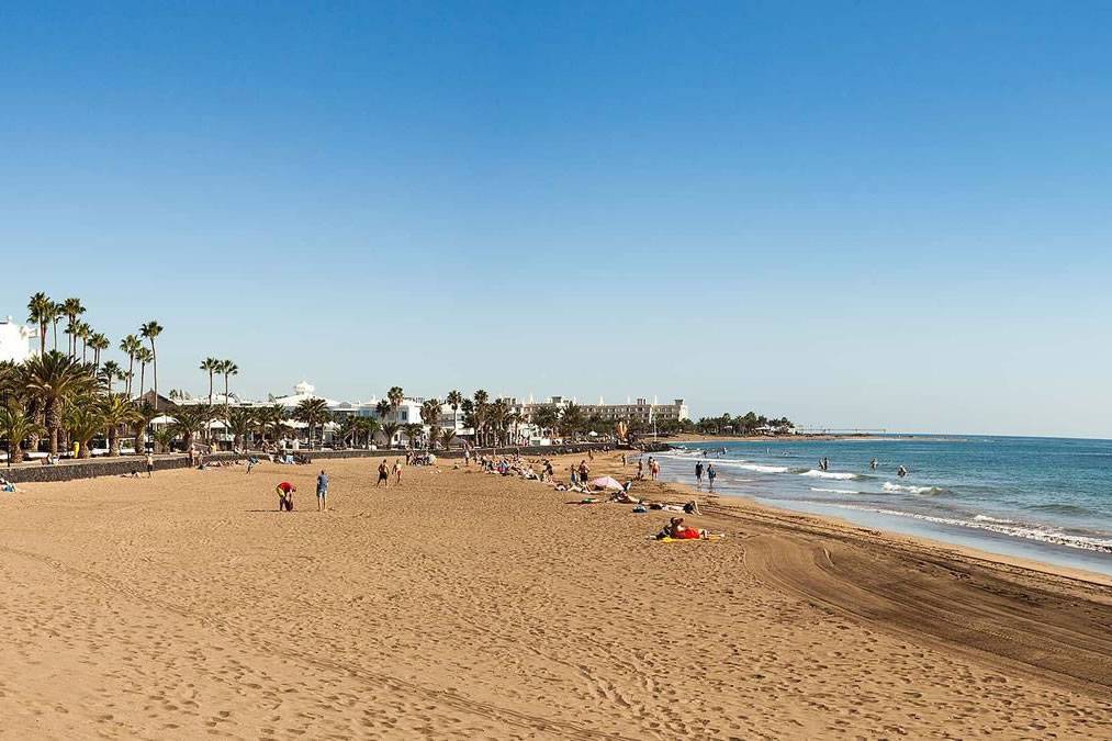 Woman dies after collapsing in the waters off Los Pocillos Beach