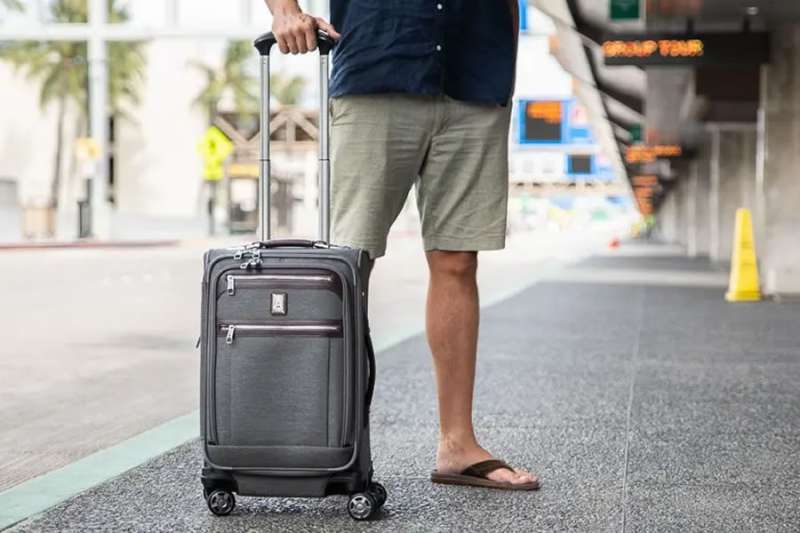 Europe on the verge of banning airline hand luggage fees