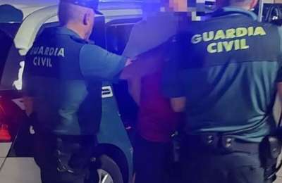 The Guardia Civil arrest drug dealer in Playa Las Americas
