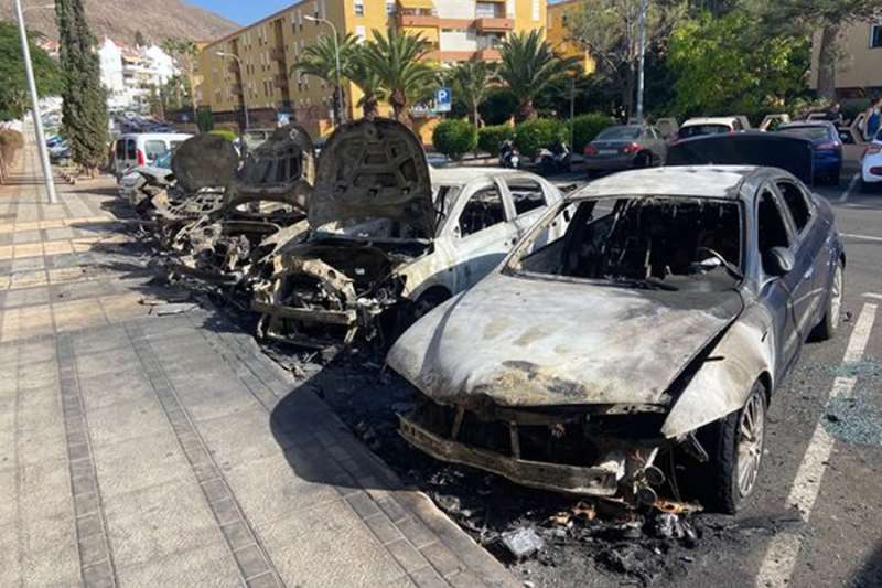 Five cars set on fire by vandals in Los Cristianos