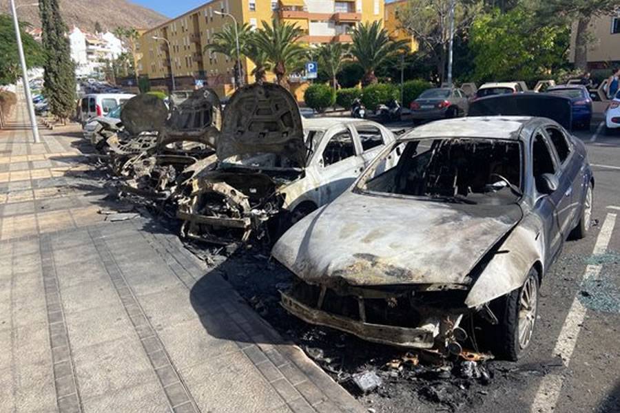 Five cars set on fire by vandals in Los Cristianos