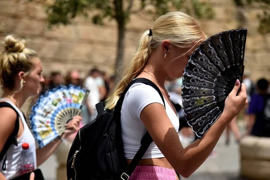 Costa Adeje registers Spain's highest temperatures on Monday