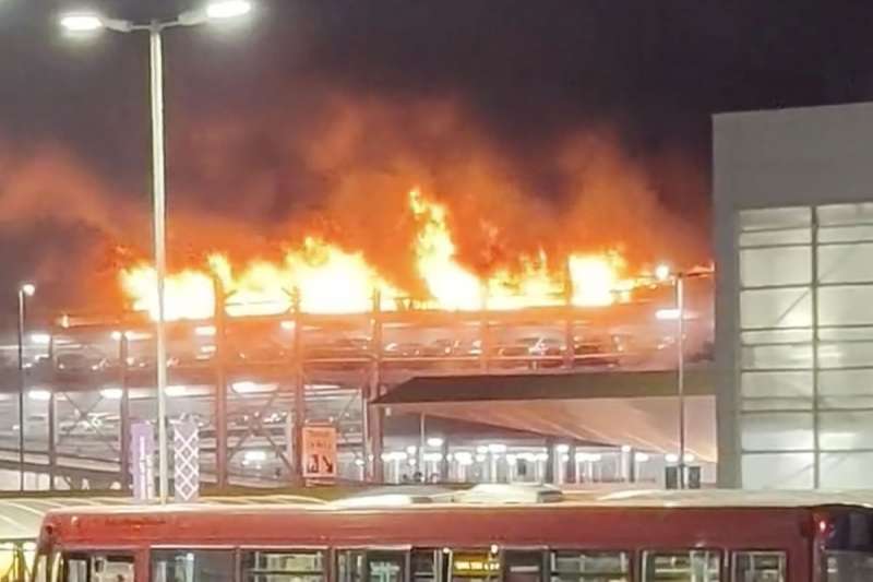 VIDEO: Luton airport plunged into chaos as massive fire suspends all flights