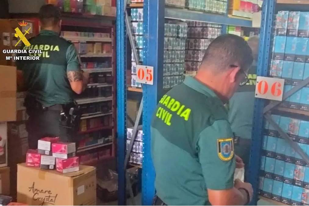 The Guardia Civil seize over 11,000 illegal vaping products from shops
