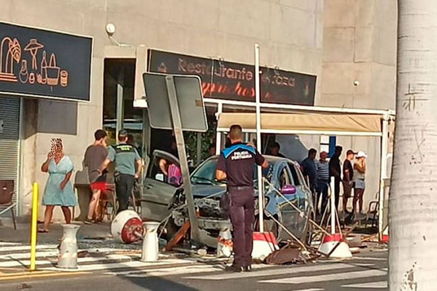 Four injured as vehicle loses control and crashes into a bar terrace