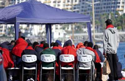 20 missing, 1 child dead, and 4 seriously injured in a boat travelling to Tenerife