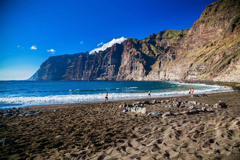 Los Guíos Beach reopens after closure for essential safety work