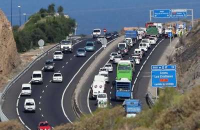 Long traffic jams on TF-1 motorway in the south due to multi-car collision