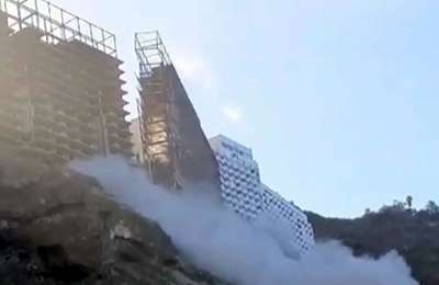 Fright in Tenerife as abandoned hotel partially collapses