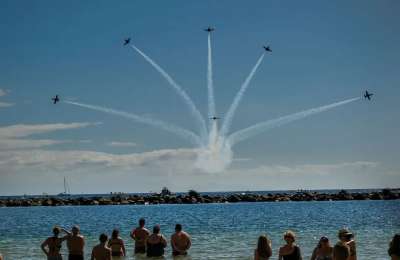 Thousands enjoy aerial display over Tenerife