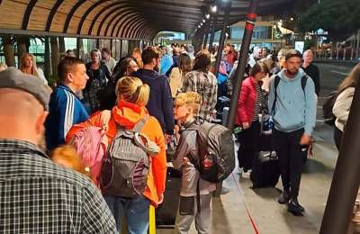 VIDEO: Outrage at kilometre-long taxi queues at Tenerife South Airport
