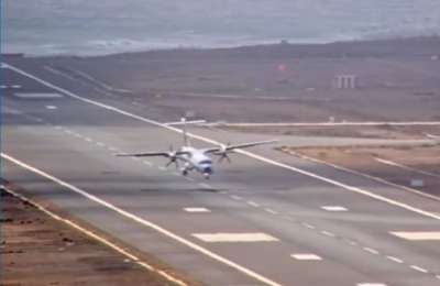 VIDEO: Plane ‘bounces’ uncontrollably on runway at Lanzarote Airport before aborting landing
