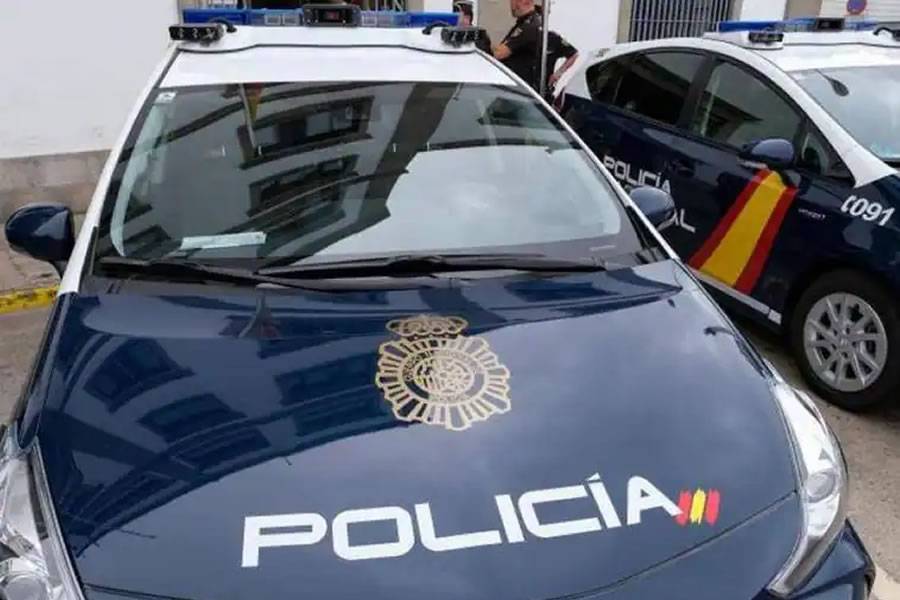Four arrested for posing as police officers and committing a violent house robbery