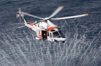 Helicopter rescues two swimmers in distress at a beach in the south of Tenerife