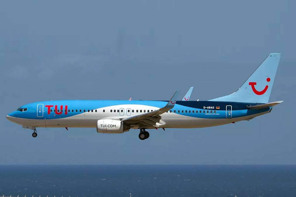 TUI flight to the Canary Islands declares emergency due to low fuel