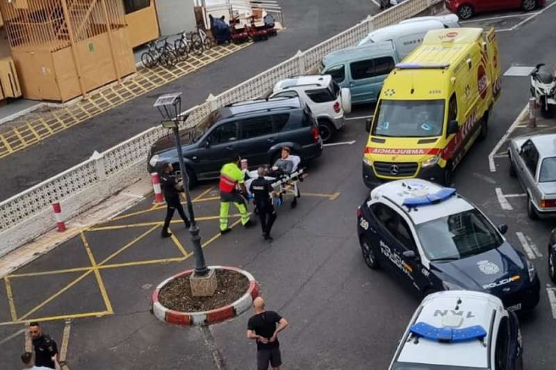 Two men seriously injured after being stabbed in broad daylight in south Tenerife