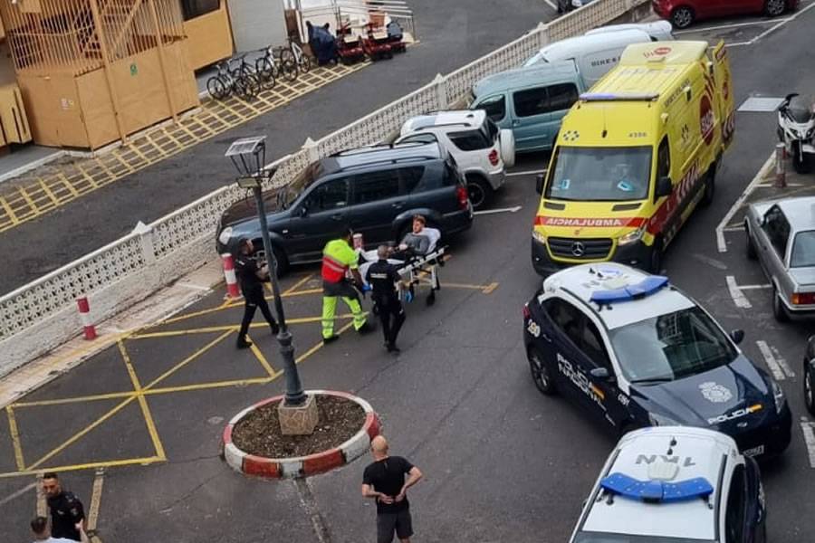 Two men seriously injured after being stabbed in broad daylight in south Tenerife