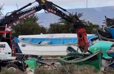 VIDEO: The accumulation of wooden boats in Gran Canaria are finally destroyed
