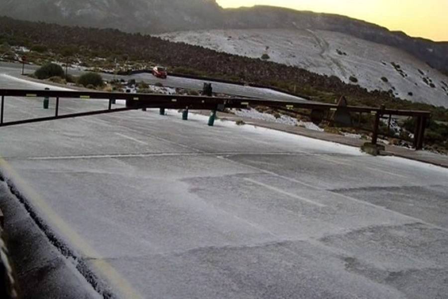 Closure of two trails in Teide National Park due to ice and snow