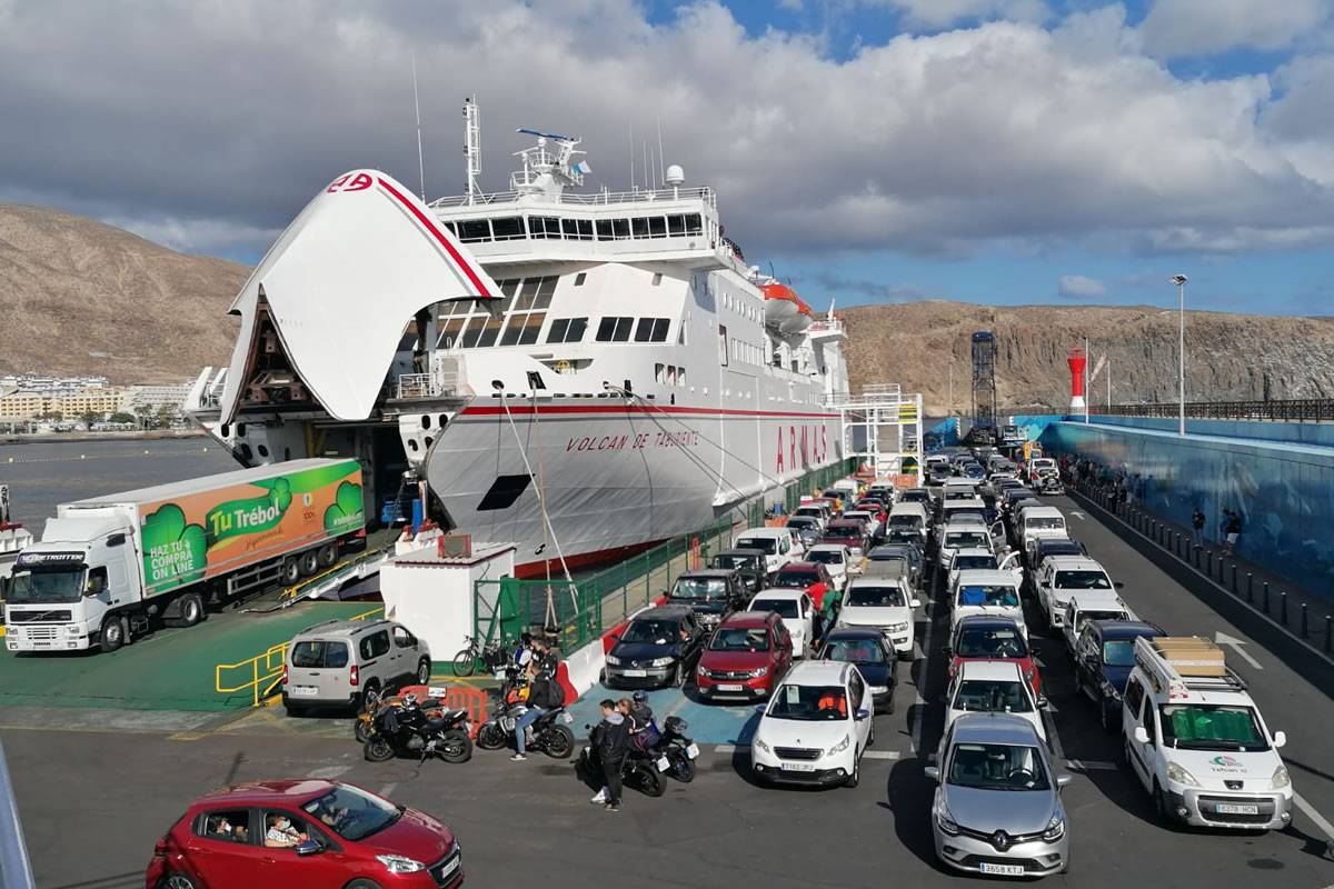 Warning of traffic problems in Los Cristianos due to extreme ferry numbers this week