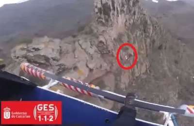 VIDEO: Two paragliders rescued in two separate incidents in the south of Tenerife