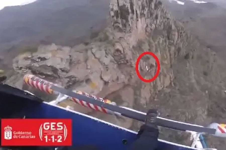 VIDEO: Two paragliders rescued in two separate incidents in the south of Tenerife VIDEO: Two paragliders rescued in two separate incidents in the south of Tenerife